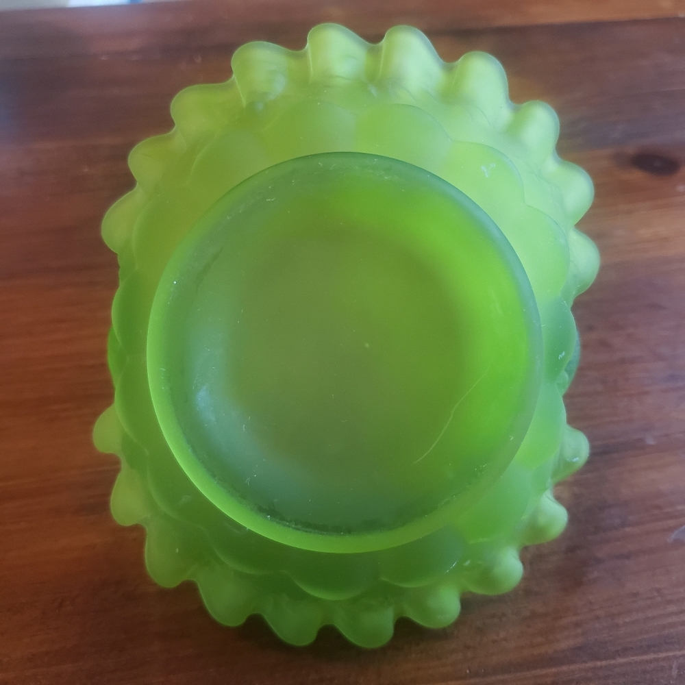 Vintage Westmoreland green frosted glass small basket - Picture 5 of 6